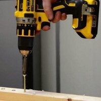 Дриль-шурупокрут акумуляторний безщітковий DeWALT DCD790D2