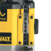 Фрезер мережевий DeWALT DW625E