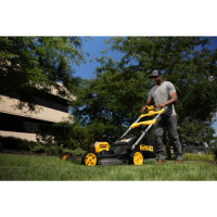 Газонокосарка акумуляторна самохідна безщіткова DeWALT DCMWSP550N
