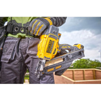 Пістолет цвяхозабивний акумуляторний безщітковий DeWALT DCN930N