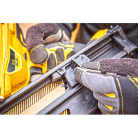 Пістолет цвяхозабивний акумуляторний безщітковий DeWALT DCN930P2