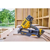 Пістолет цвяхозабивний акумуляторний безщітковий DeWALT DCN930N