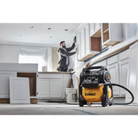 Компресор повітряний акумуляторний DeWALT DCC1018N