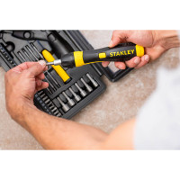Бітотримач викруткового типу Pistol Grip Ratchet з храповим механізмом і набором з тридцяти семи біт STANLEY 0-63-038