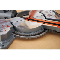 Пила торцювальна мережева BLACK+DECKER BES701