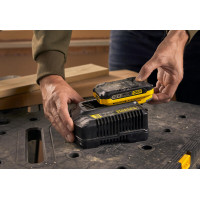 Зарядний пристрій та 2 акумулятора 18В STANLEY FATMAX SFMCB12D2